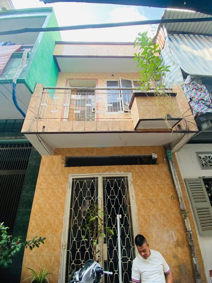 Nhà phố FrontHouse Nguyễn Văn Cừ, Quận 5 – 2 tầng, 2PN – Kinh doanh tốt giá chỉ 6.9 tỷ!