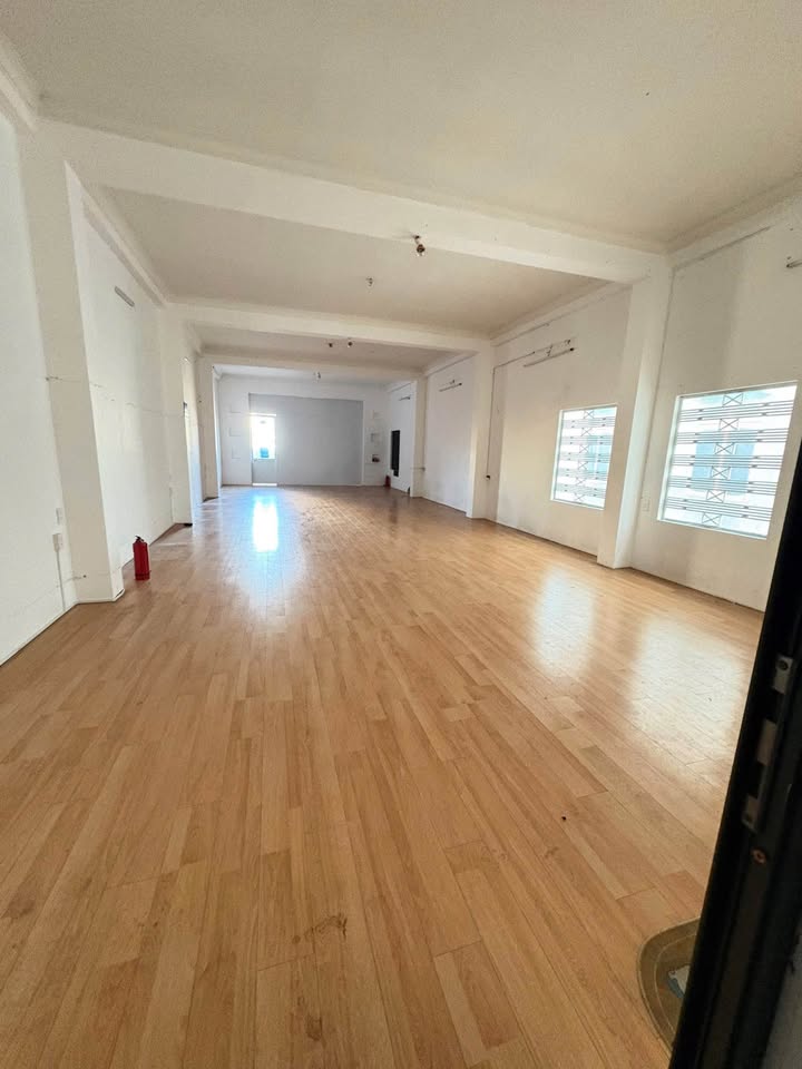 Cho thuê văn phòng 120m² tại Núi Thành, Đà Nẵng - Không gian làm việc lý tưởng!