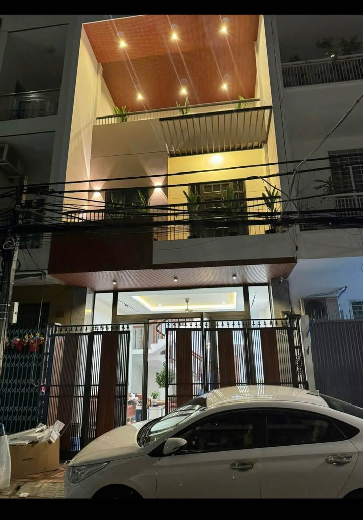 Bán nhà 3 tầng mặt tiền Tống Phước Phổ, Hải Châu, 71m² giá 11.8 tỷ - Dòng tiền ổn định!