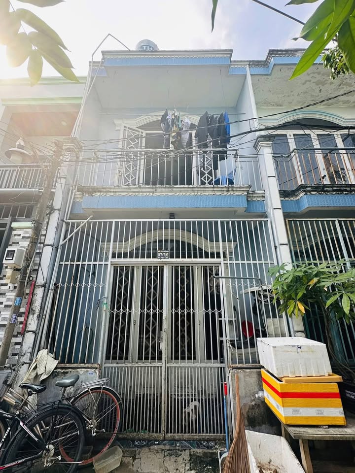 Nhà bán Bà Điểm 44m² giá 3.6 tỷ - Chính chủ, sổ hồng đầy đủ!