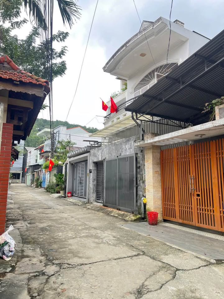 Nhà 2 mặt tiền Ngự Bình 142m² giá 3.5 tỷ - Cơ hội đầu tư hiếm có!