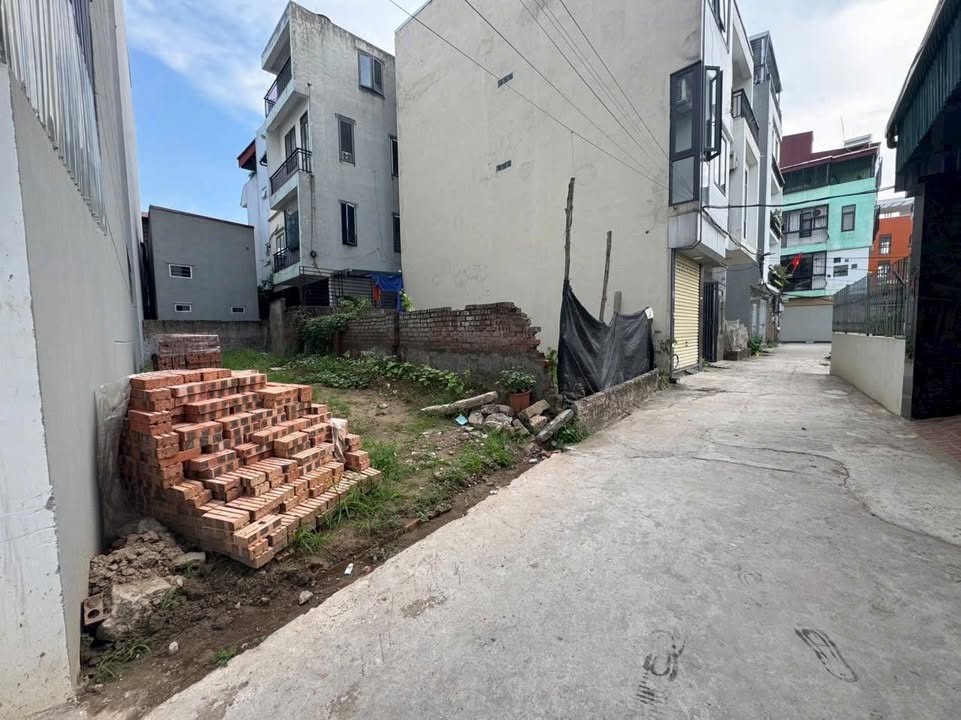 Đất Phúc Lợi 44m² giá 6.4 tỷ - Ngõ thông ô tô, gần trường học!