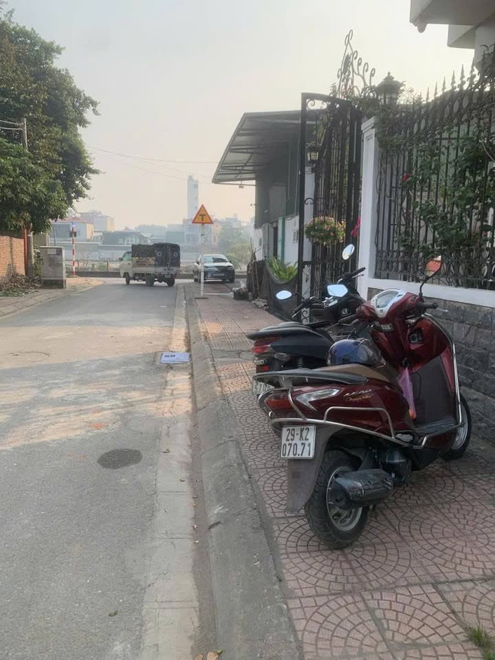 Đất đấu giá Cự Khối 91m² giá 21.6 tỷ - View hồ tuyệt đẹp!