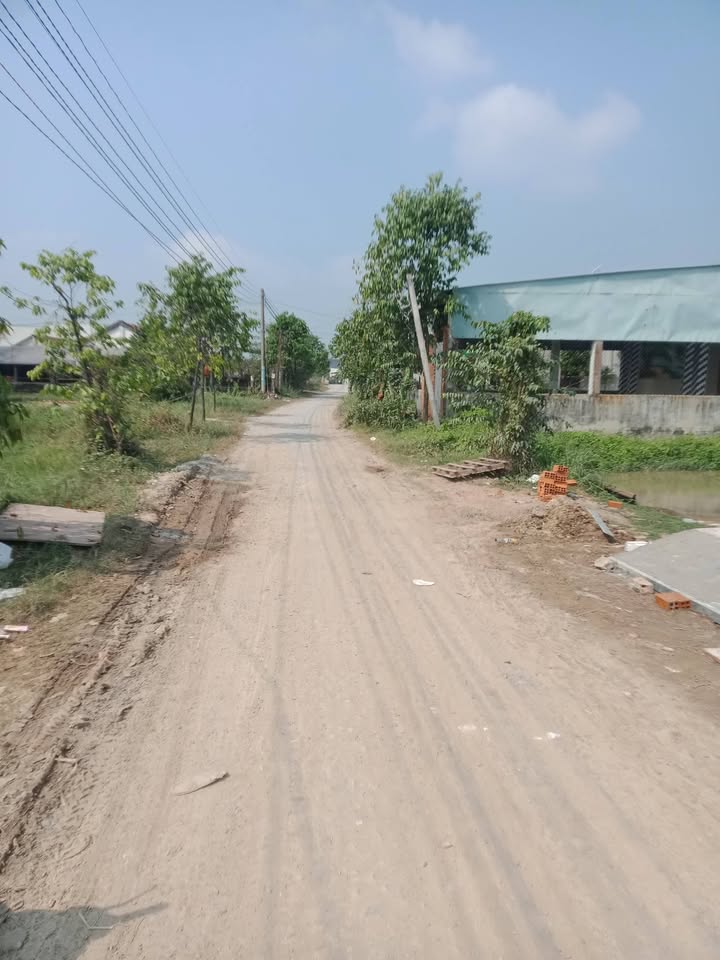 Nhà 2 tầng tại xã Đức Lập Thượng, 125m² giá 2.75 tỷ - Đường đá xanh 8m