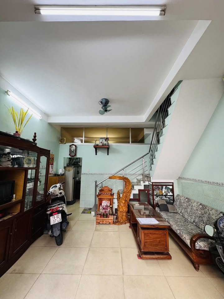 Nhà phố 4 tầng Nguyễn Văn Săng, Tân Phú 32m² giá 5.6 tỷ - Hẻm rộng, xe hơi vào tận nhà!