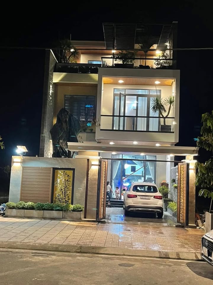 Nhà 3 phòng ngủ Lộc An 200m² giá 7 tỷ - Có hồ bơi và sân đậu ô tô