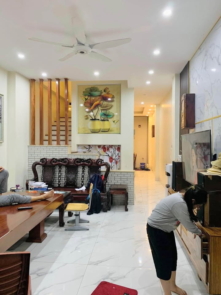 Nhà phố Thịnh Quang, Đống Đa 55m² giá 8 tỷ - Nhà đẹp dân xây, sẵn sàng ở ngay!