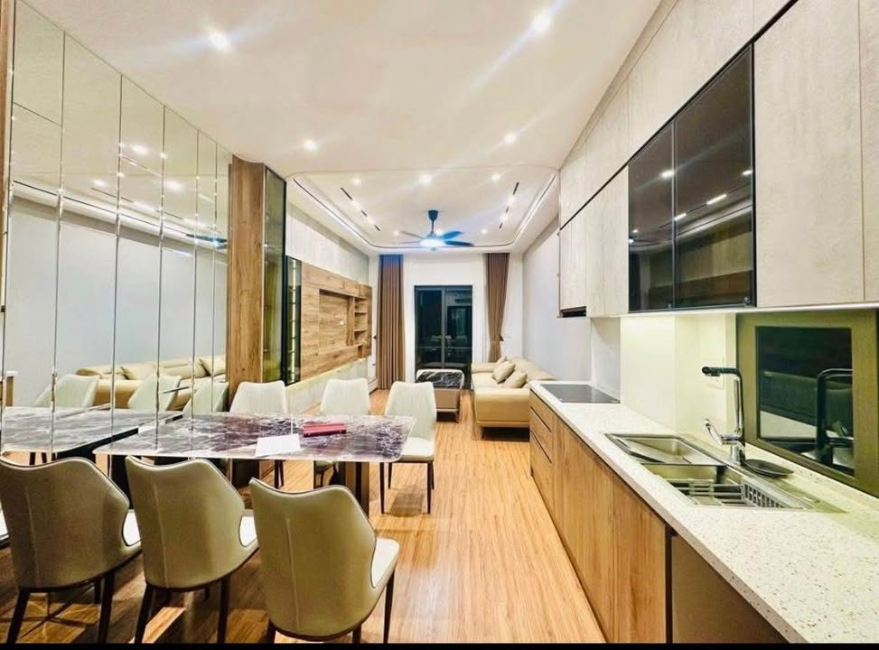 Nhà phố Ngọc Thụy 40m² giá 9 tỷ - Thiết kế hiện đại, thang máy sẵn sàng ở!