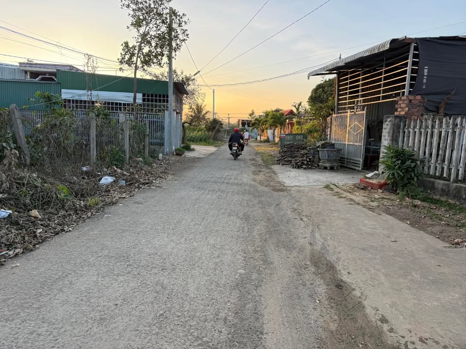 Nhà riêng Xã Ea Kly 175m² giá 1.1 tỷ - Gần chợ và tiện ích đầy đủ!