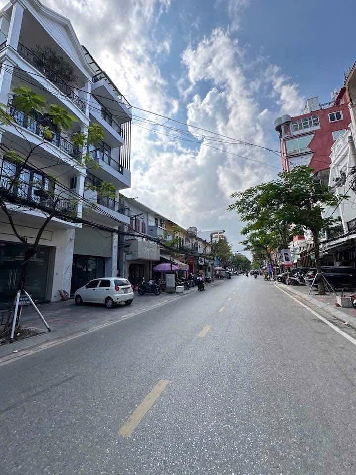 Đất lô góc Ngõ 302 Văn Cao 143m² giá 10.296 tỷ - Sổ đỏ chính chủ!