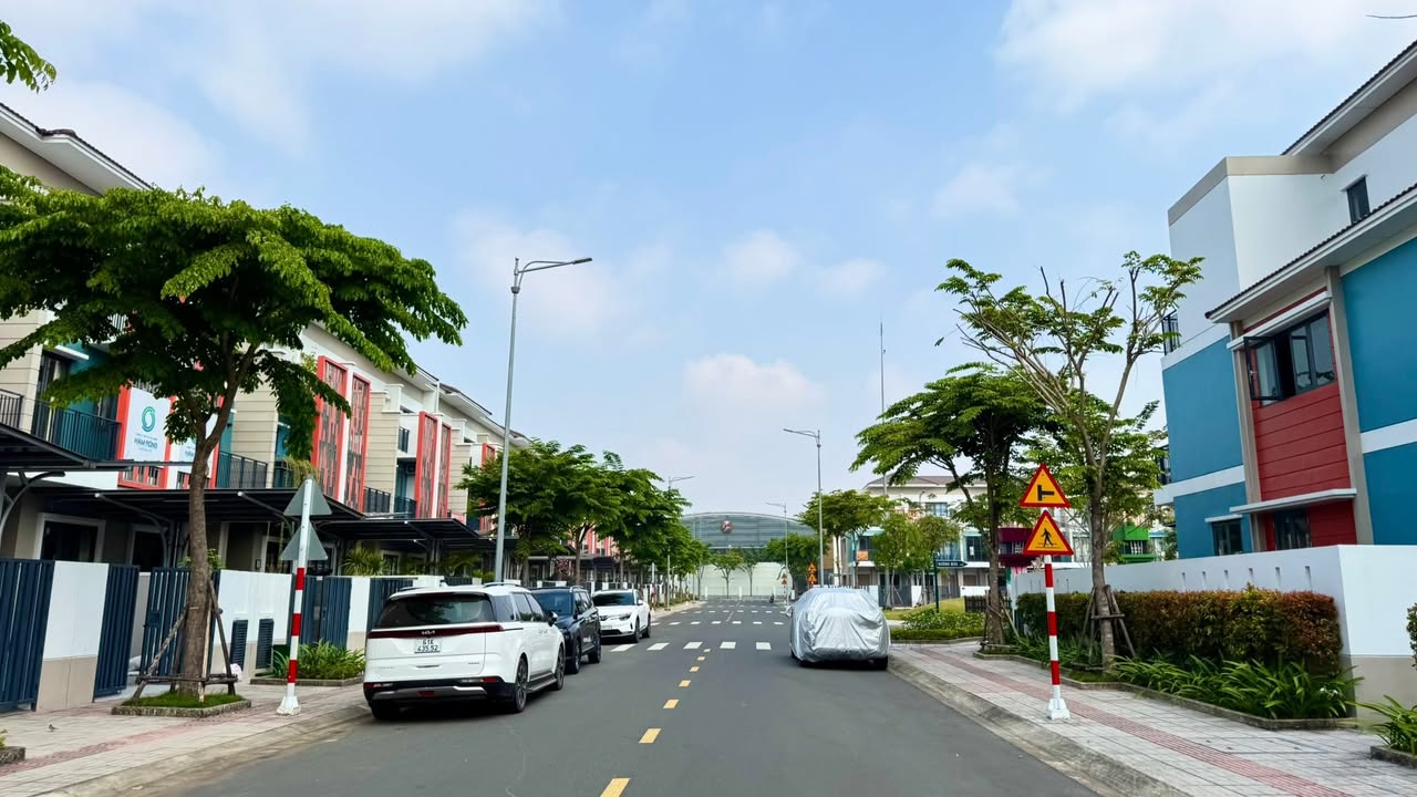 Townhouse SUN CASA CENTRAL Tân Uyên 100m² giá 3.2 tỷ - Sổ hồng chính chủ!