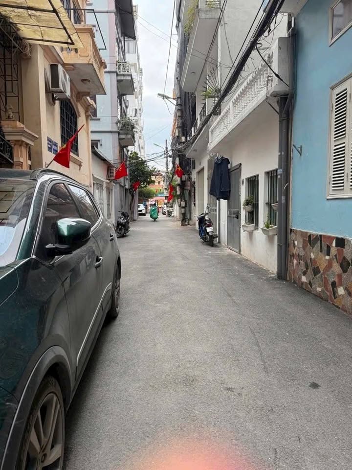 Nhà mặt phố Vũ Tông Phan 61m² giá 12 tỷ - Khu vực sầm uất, tiện ích đầy đủ!