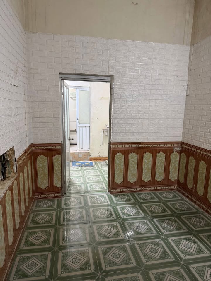 Nhà cấp 4 cho thuê tại Ngõ 1 Bông Lau, 62m² chỉ 2.5 triệu/tháng - Đừng bỏ lỡ!