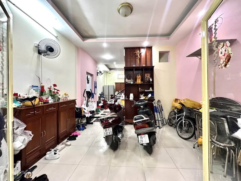 Nhà phố Quận Phú Nhuận 44m² giá 8 tỷ - 5 phòng ngủ thoáng mát!