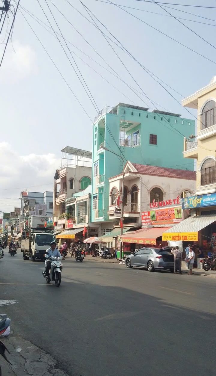 Nhà mặt tiền Hóc Môn 150m² giá 12 tỷ - Đầu tư sinh lời ngay!