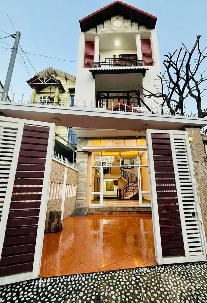 Nhà phố mặt tiền trung tâm Quy Nhơn 115,6m² giá 5,2 tỷ - Đầu tư sinh lời cao!