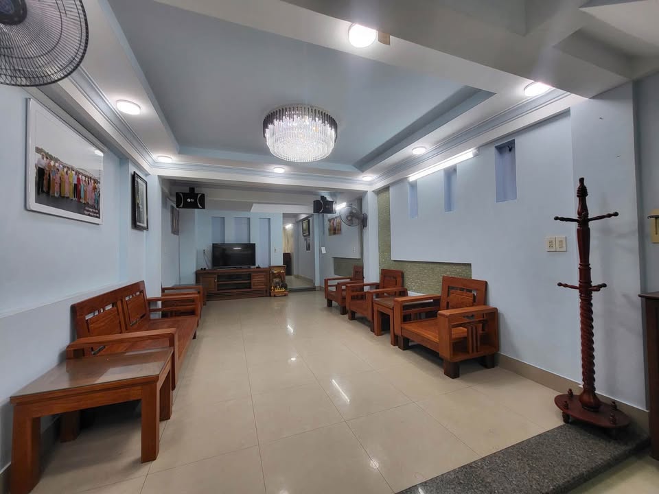 Nhà 5 tầng kiệt ô tô Bà Triệu, 107m² giá 7 tỷ - Đầu tư sinh lời cao!