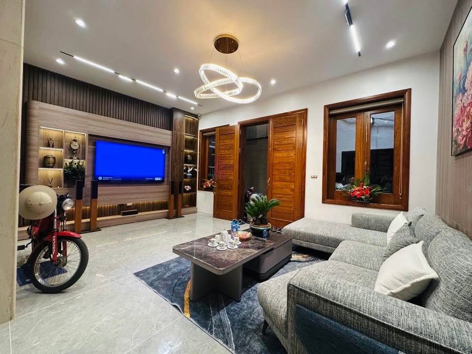 Nhà đẹp Hoàng Mai 44m² giá 8 tỷ - Sát hồ Đền Lừ, không khí trong lành!