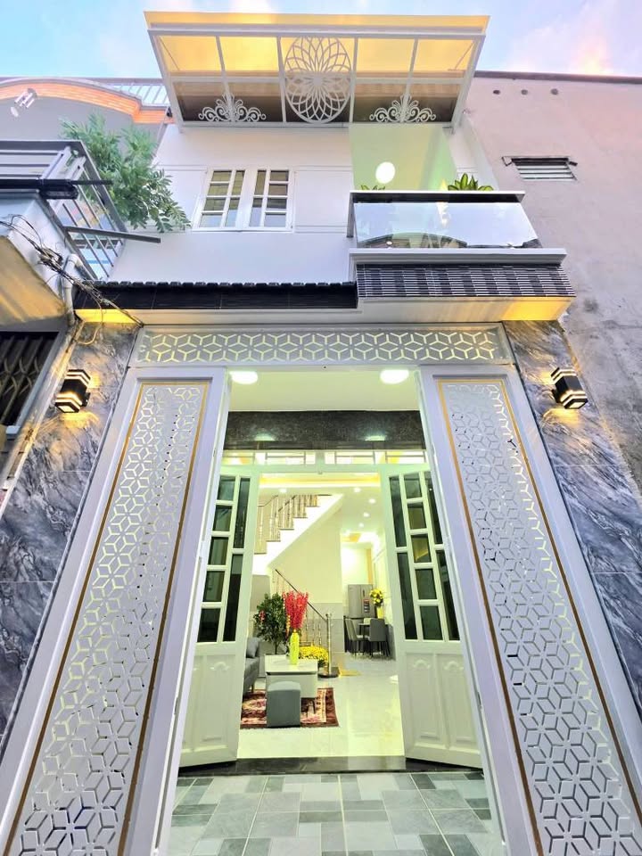 Nhà bán Hẻm 2074 Đường Huỳnh Tấn Phát, Quận 7, 39m² giá chỉ 2.68 tỷ - Sẵn sàng vào ở!