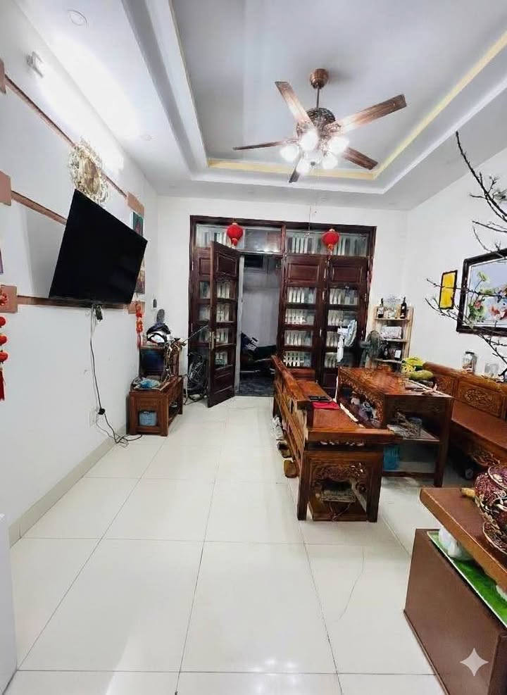 Nhà 5 tầng Xuân Đỉnh 32m² giá 9 tỷ - Sổ đỏ vuông đẹp, giao thông thuận tiện!