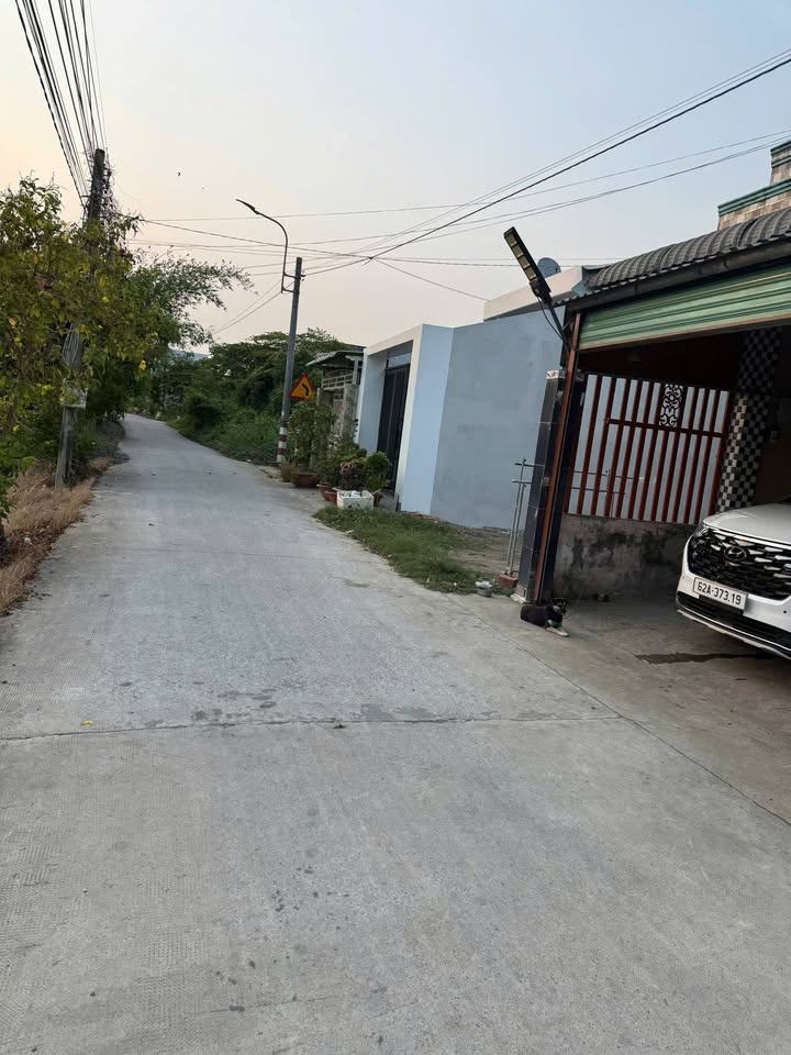 Đất nền xã Mỹ Lộc, Cần Giuộc 100m² giá 1.2 tỷ - Nền đẹp, dân cư đông đúc!