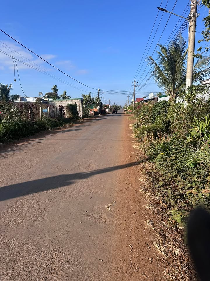 Đất nền Buôn Sek, Ea Ral, 748m² giá 2.4 tỷ - Sổ đỏ chính chủ, thương lượng