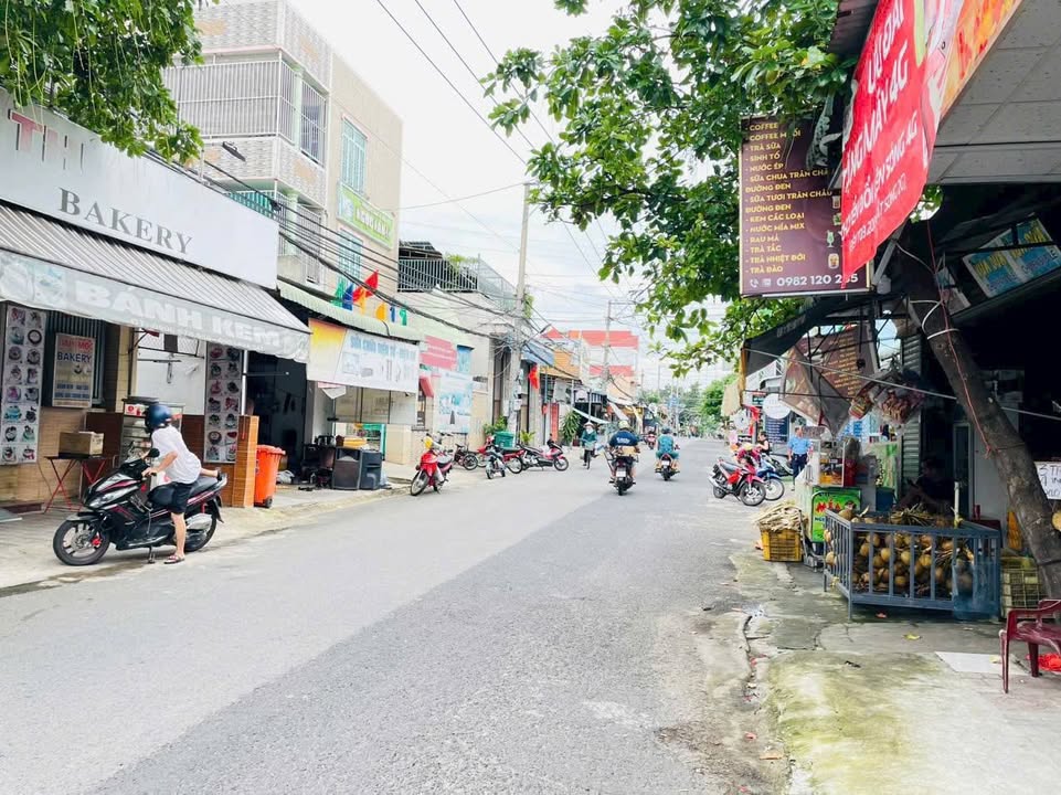 Nhà mặt tiền kinh doanh Khu phố 5 Long Bình 320m² giá 8 tỷ - Cơ hội đầu tư tuyệt vời!