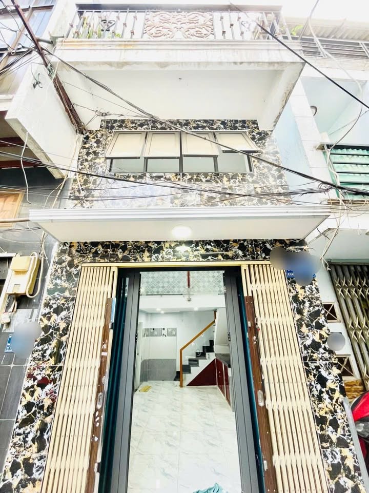Nhà 3 tầng Khánh Hội Quận 4 giá chỉ 3.2 tỷ - Sẵn sàng dọn vào ở ngay!
