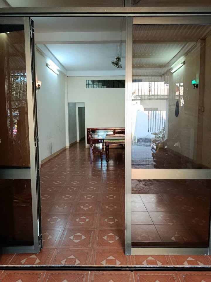 Cho thuê nhà nguyên căn 17 Đặng Thùy Trâm, Quảng Ngãi 200m² - Nội thất đầy đủ, giá tốt!