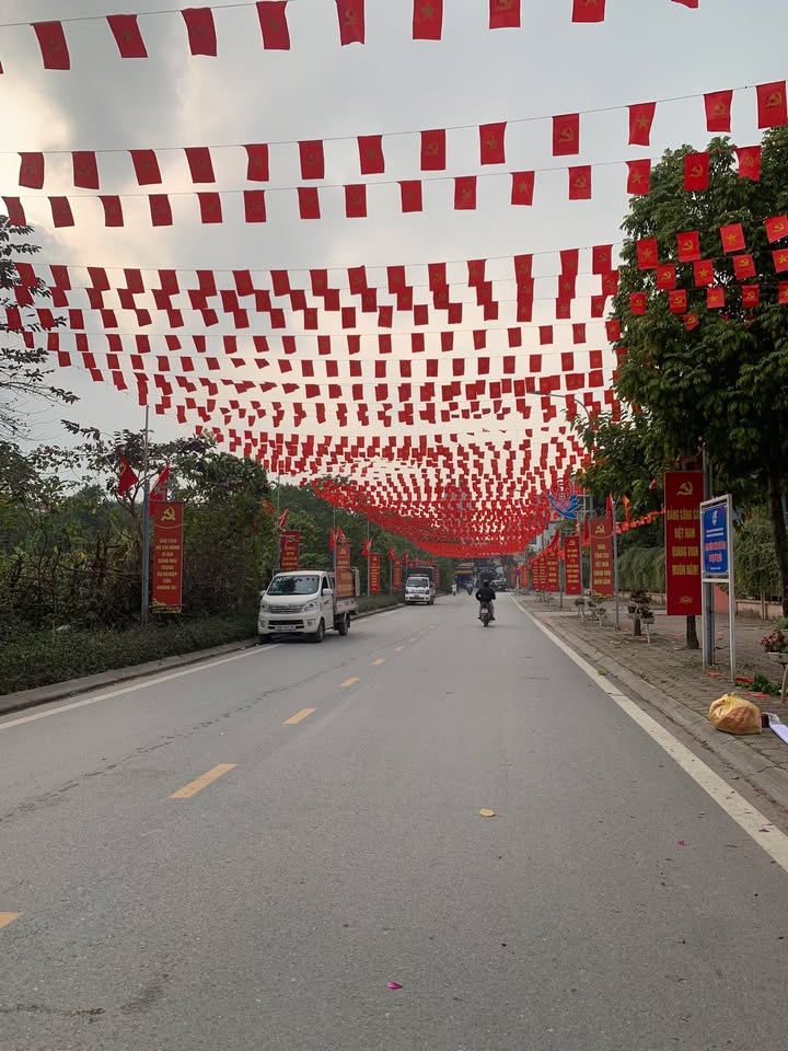 Bán mảnh đất mặt phố Cổ Nhuế 42m² giá 8 tỷ - Vị trí đắc địa cho kinh doanh!