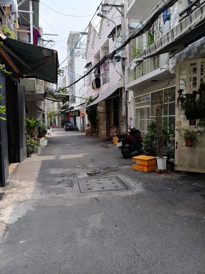 Nhà mặt tiền Lê Trung Đình, 42m² giá 5 tỷ - Lô góc 2 mặt tiền thoáng mát!