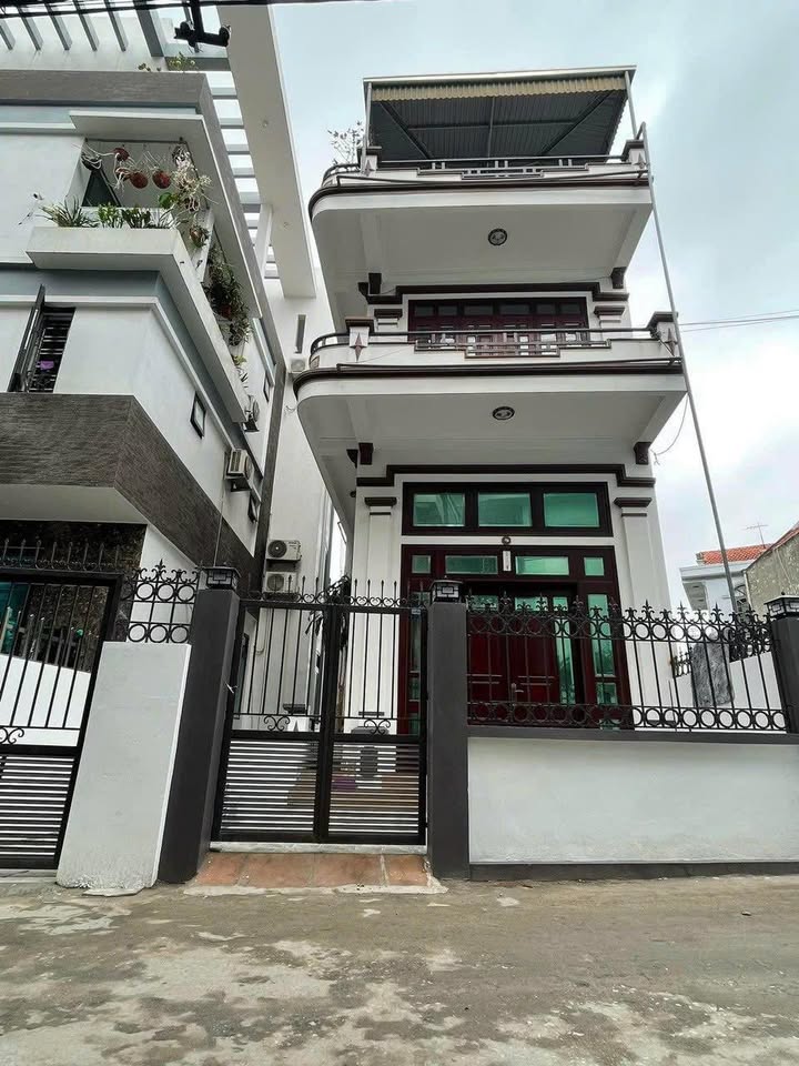 Nhà 4 tầng chính chủ tại Hạ Long 136m² giá chỉ 4 tỷ - Đầu tư sinh lời!