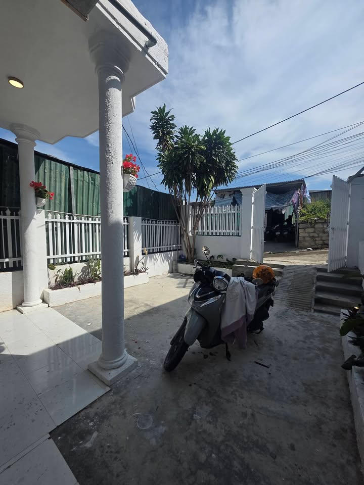 Nhà phố Vĩnh Hòa Nha Trang 123m² giá 2.55 tỷ - Sổ đỏ chính chủ giao ngay!