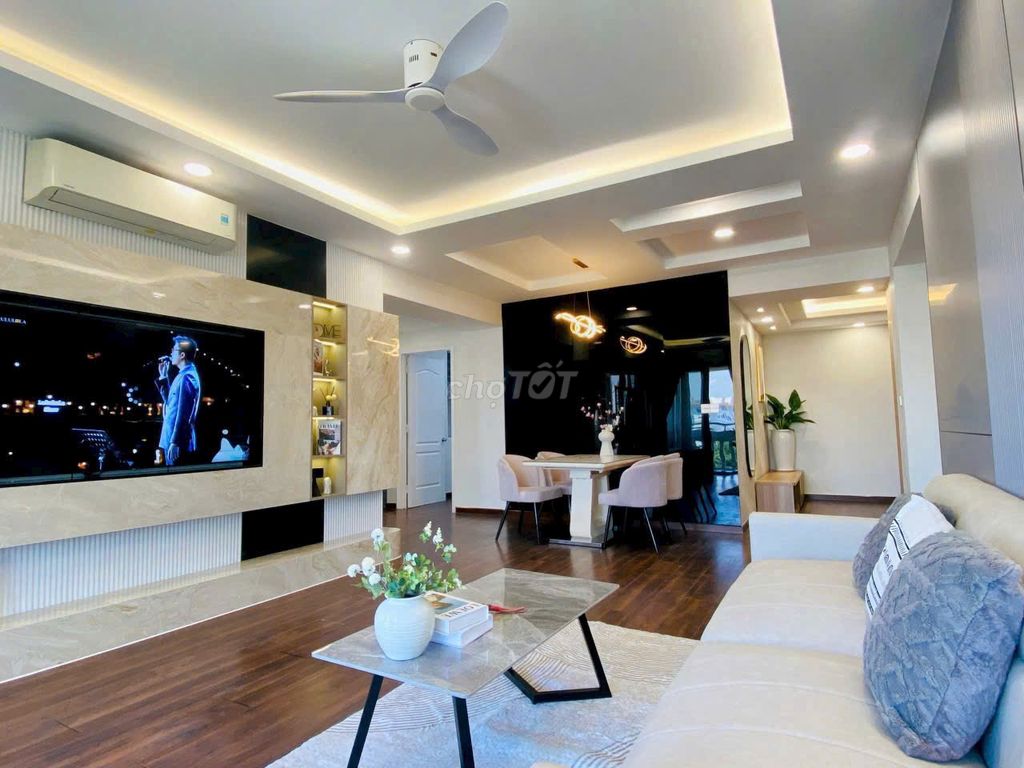 Căn hộ THE ANTONIA Phú Mỹ Hưng 82m² giá 27 triệu - Thiết kế sang trọng, view đẹp!