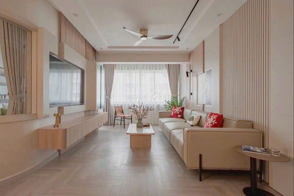 Căn hộ GRAND VIEW Phú Mỹ Hưng 118m² giá 24 triệu - Nhà đẹp, đầy đủ tiện nghi!