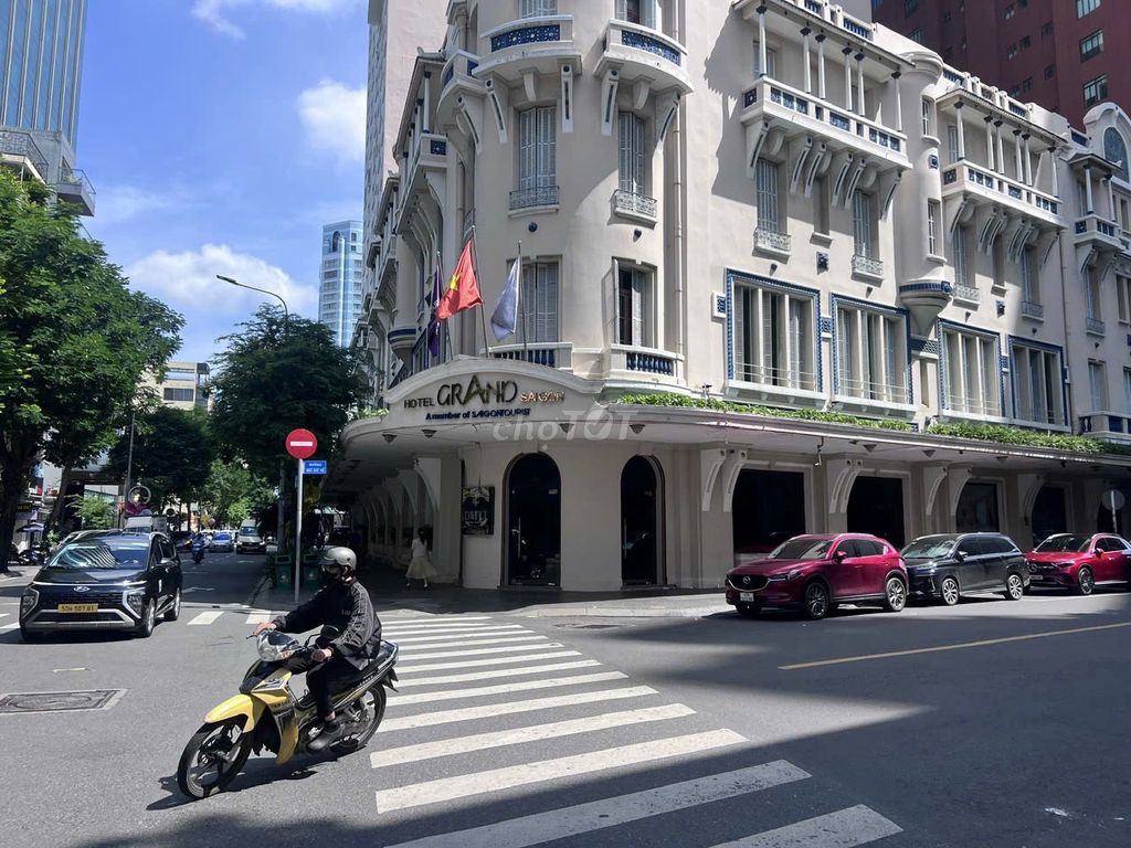 Cho thuê mặt bằng góc 2 mặt tiền Đường Đồng Khởi, Quận 1 - Giá 500 triệu