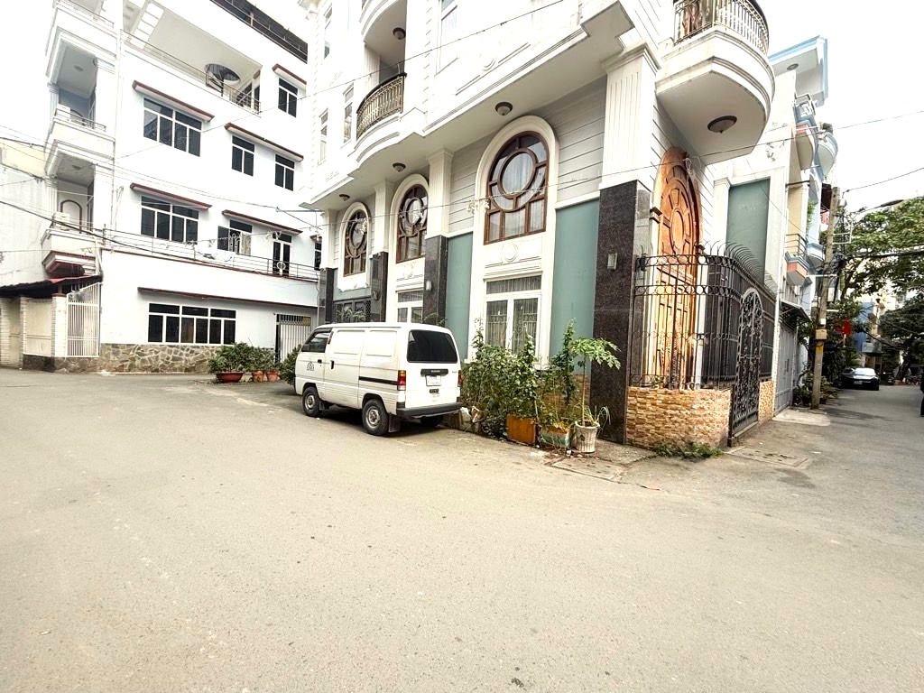 Nhà 5 tầng tại Tân Bình, 240m², giá 7.9 tỷ - Dòng tiền ổn định 40 triệu/tháng!