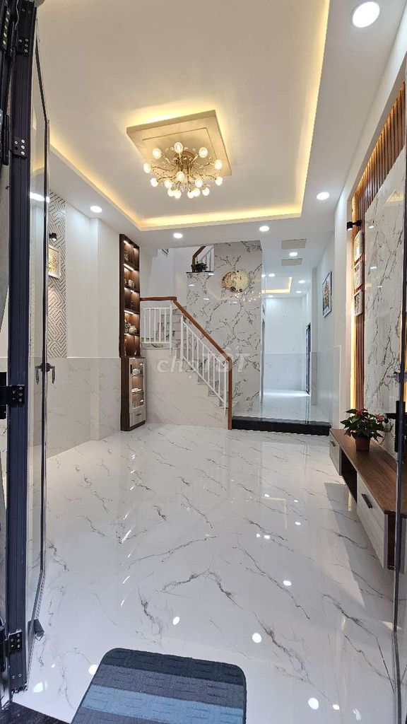 Nhà hẻm Lưu Hữu Phước, Quận 8, 45m², giá 4.48 tỷ - Sân để xe rộng, thoáng mát!