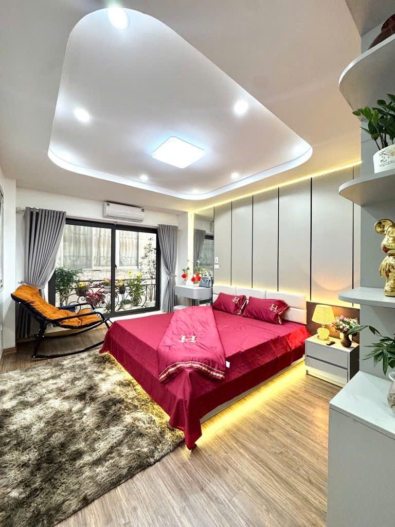 Nhà Đống Đa 35m² giá 12.79 tỷ - Thiết kế hiện đại, thang máy thuận tiện!