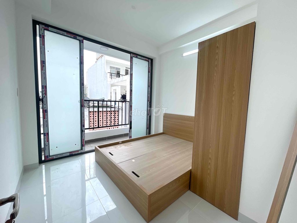 Căn hộ 2PN 2WC tại ngã 4 Hàng Xanh, 50m² giá 12.9 triệu - Dọn vào ở ngay!