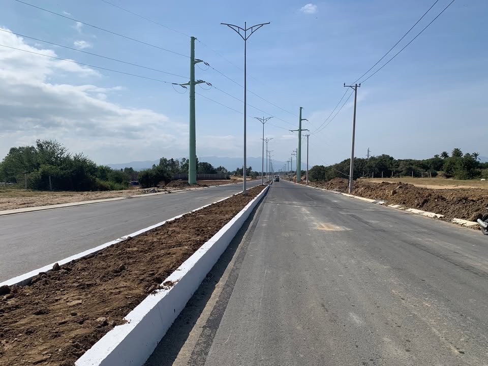 Đất ở mặt đường Lê Duẩn Cam Ranh 227m² giá 4.54 tỷ - Vị trí đẹp, cao ráo!
