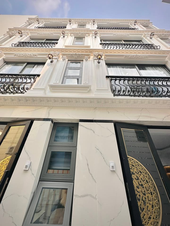 Nhà phố Phan Xích Long 38m² giá 9.3 tỷ - Phong cách tân cổ điển sang trọng!