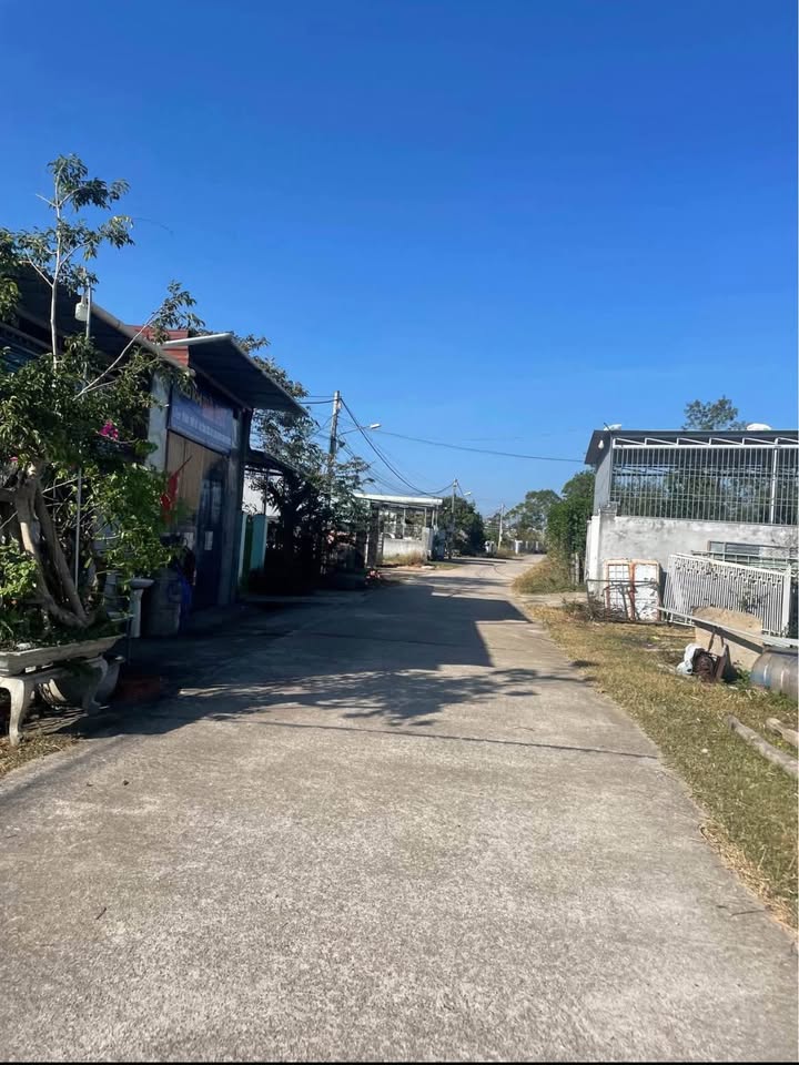 Đất thổ cư hẻm 196 Thôn 9, Phường Đăk Cấm, 180m² giá chỉ 700 triệu - Đầu tư tiềm năng!