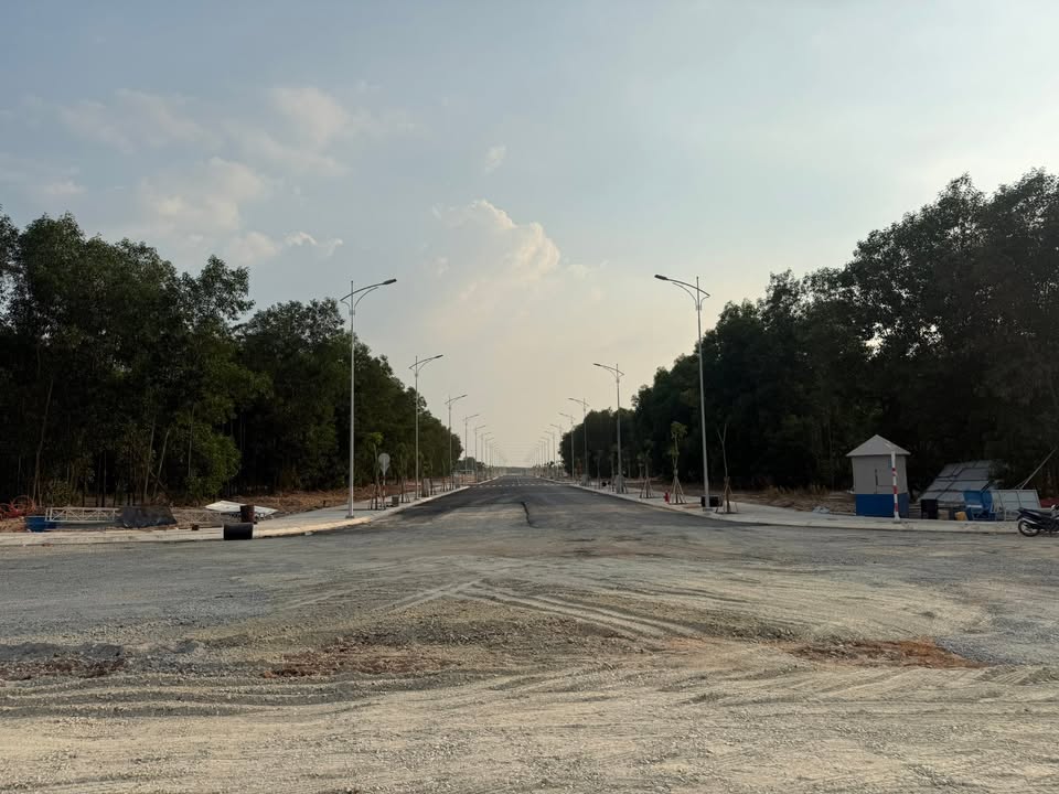 Đất kinh doanh mặt tiền ĐH 620, KP Bến Tượng, 100m² giá 2 tỷ - Đầu tư sinh lời hấp dẫn!