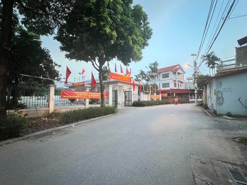 Đất nền lô góc 2 mặt tiền 65m² giá 4.55 tỷ - Kết nối giao thông thuận tiện tại Long Biên!