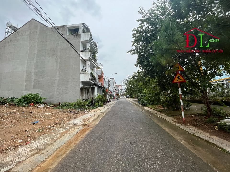 Đất hai mặt tiền KQH Yersin P9 Đà Lạt 98m² giá 11 tỷ - Đầu tư sinh lời lý tưởng!