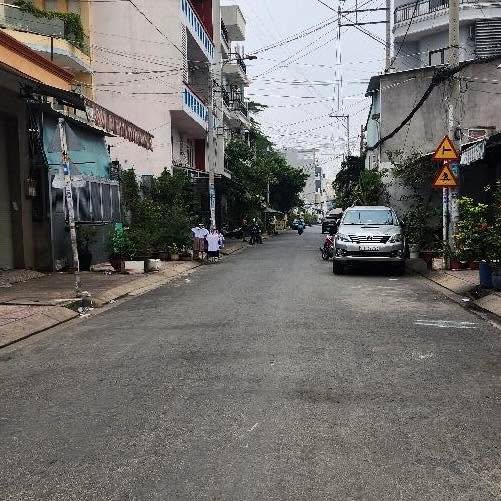 Nhà phố 106m² tại Quận Tân Phú giá 6 tỷ - Cơ hội đầu tư tuyệt vời!