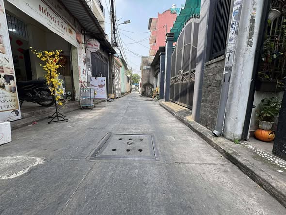 Townhouse Tân Phú 32m² giá 5.2 tỷ - Hẻm thông xe hơi gần AEON MALL