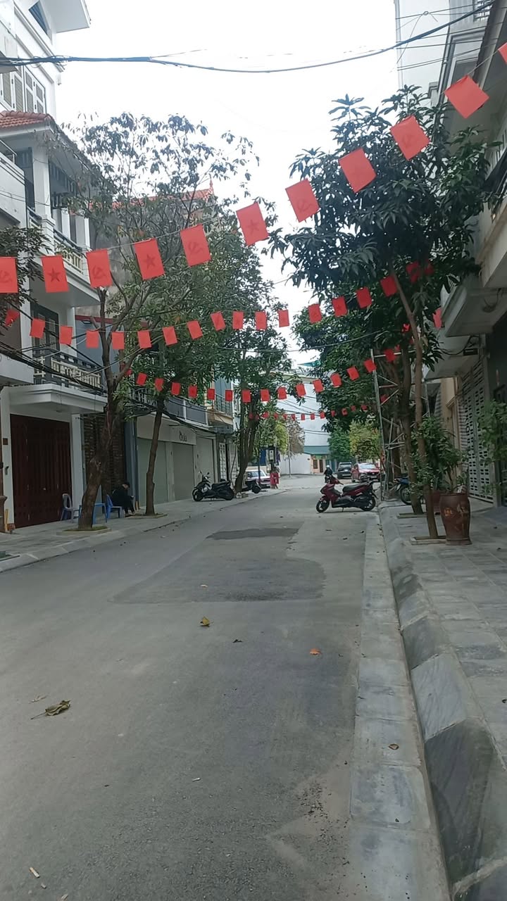 Đất nền Bồ Đề, Long Biên 40m² giá 7.8 tỷ - Ô tô đỗ cửa, gần công viên