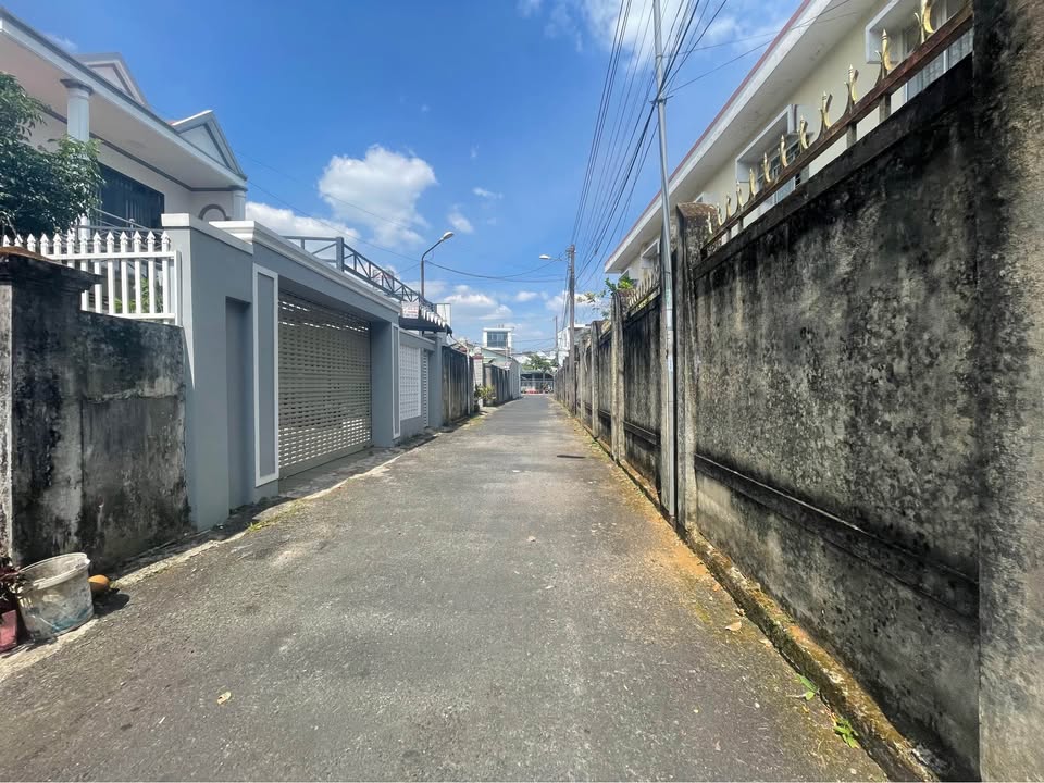 Đất tặng nhà cũ tại Phường 2, Bảo Lộc - Diện tích 203m² chỉ 5.5 tỷ!